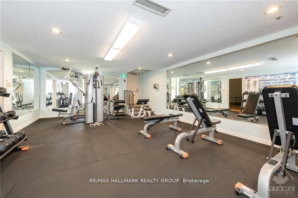 1510 Riverside Drive Unit 306 photo 32