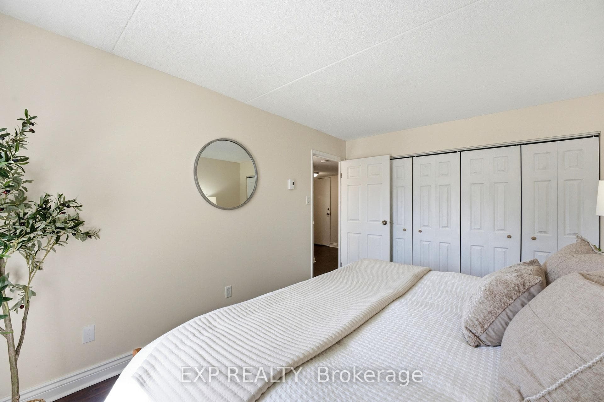 384 Erb Street Unit 404 photo 12
