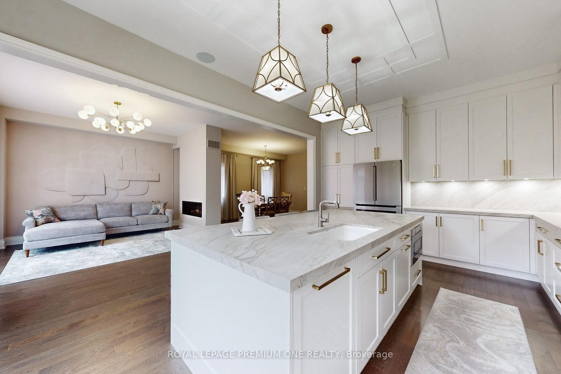 133 Cannes Avenue photo 17