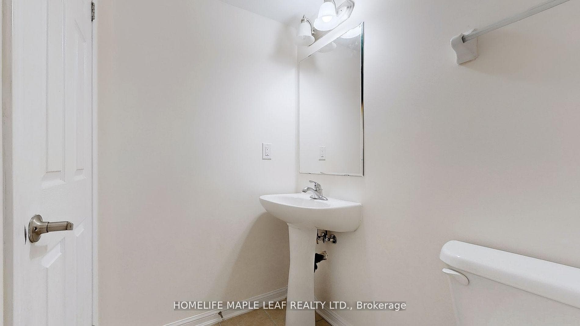 211 Woodley Crescent photo 16