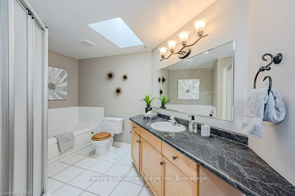 5 CAMM Crescent Unit Main photo 29