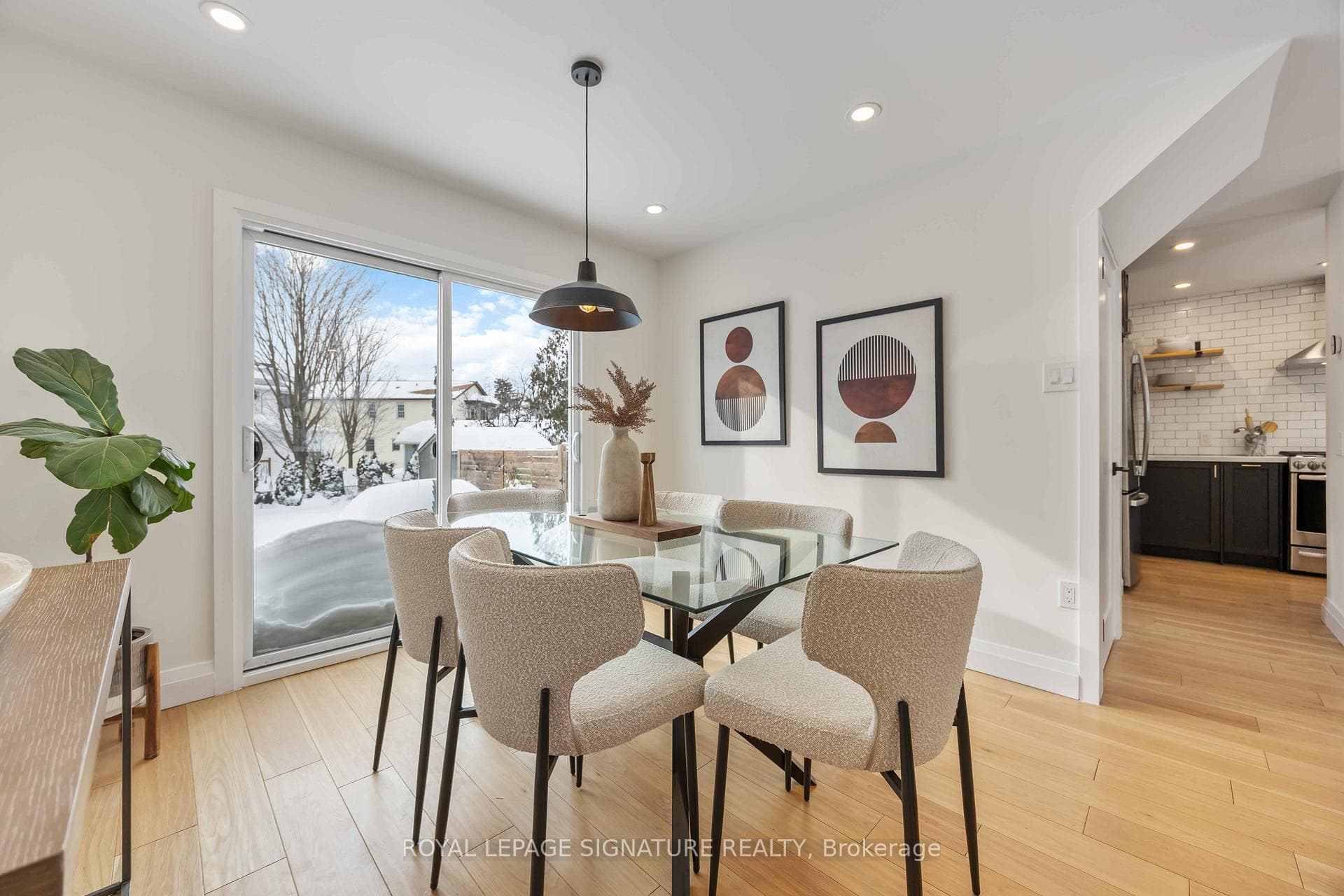 76 Squires Avenue photo 17