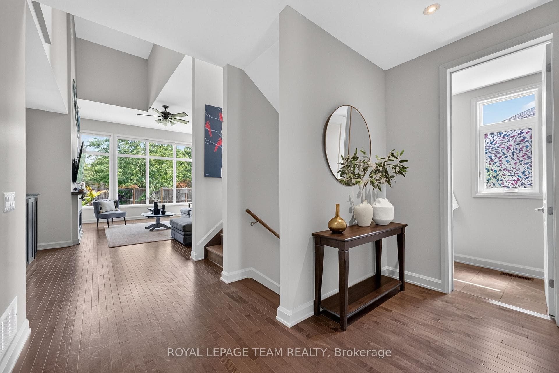 252 Sunnyridge Crescent photo 5