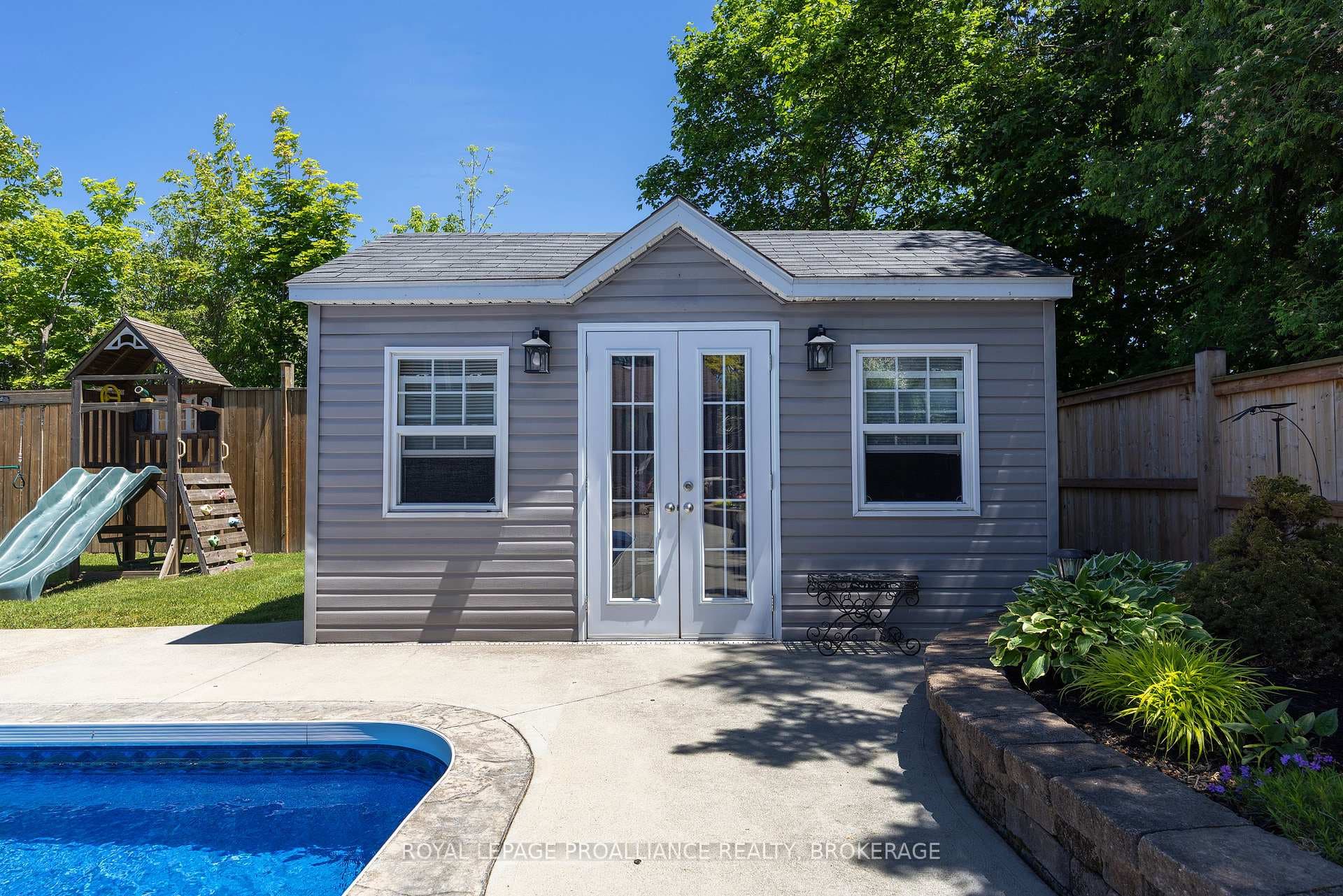 317 Avenue Road photo 20