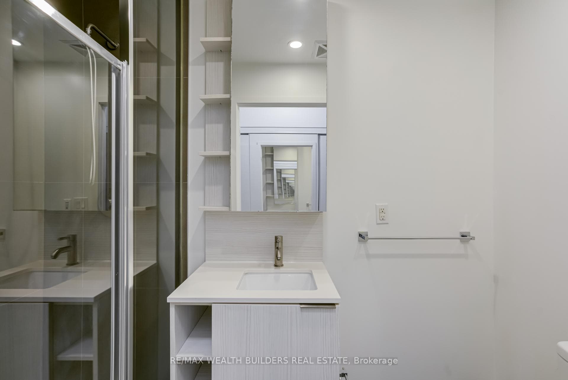 170 Sumach Street Unit 2011 photo 22