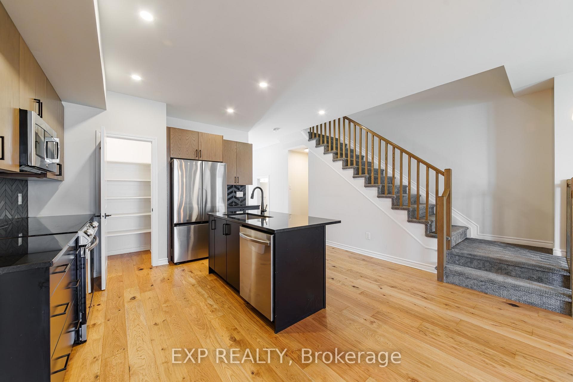 120 Patchell Place photo 9