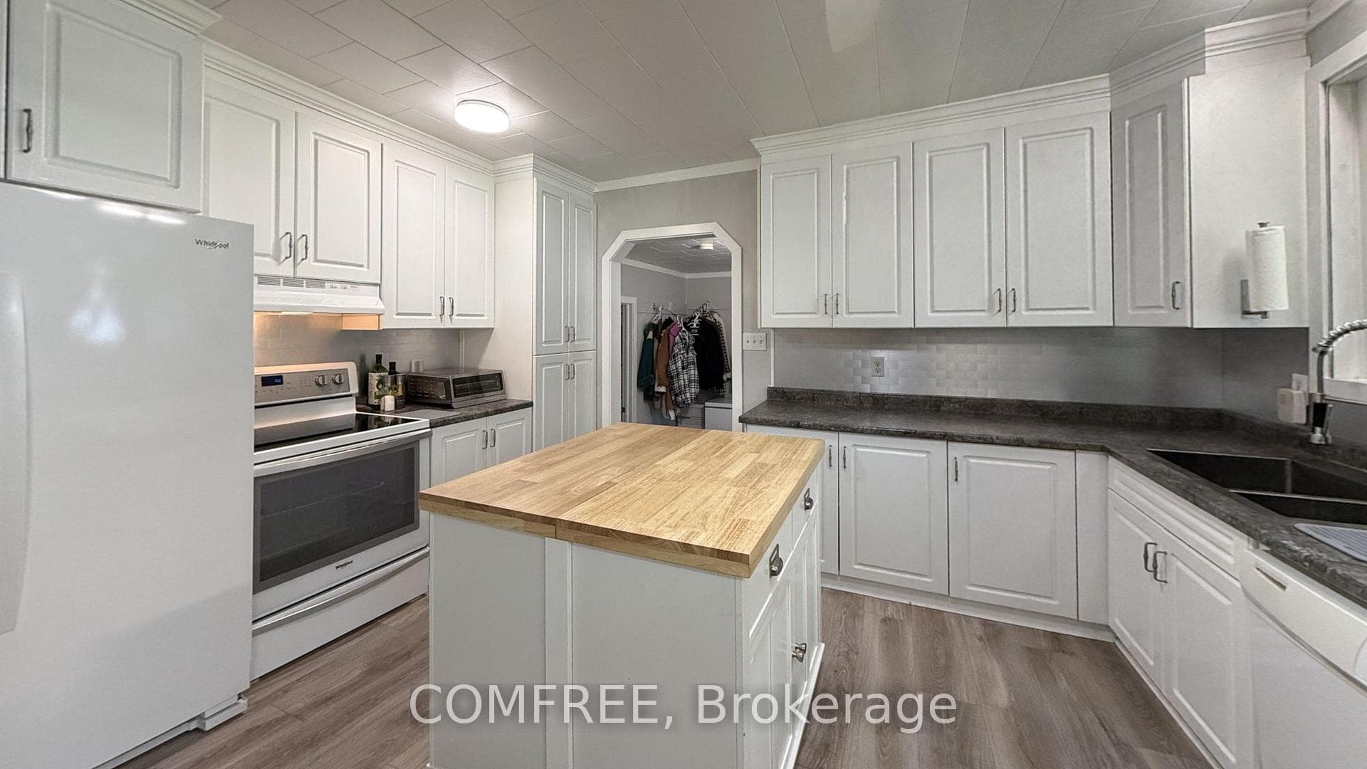 9 Stouffer St Street photo 9