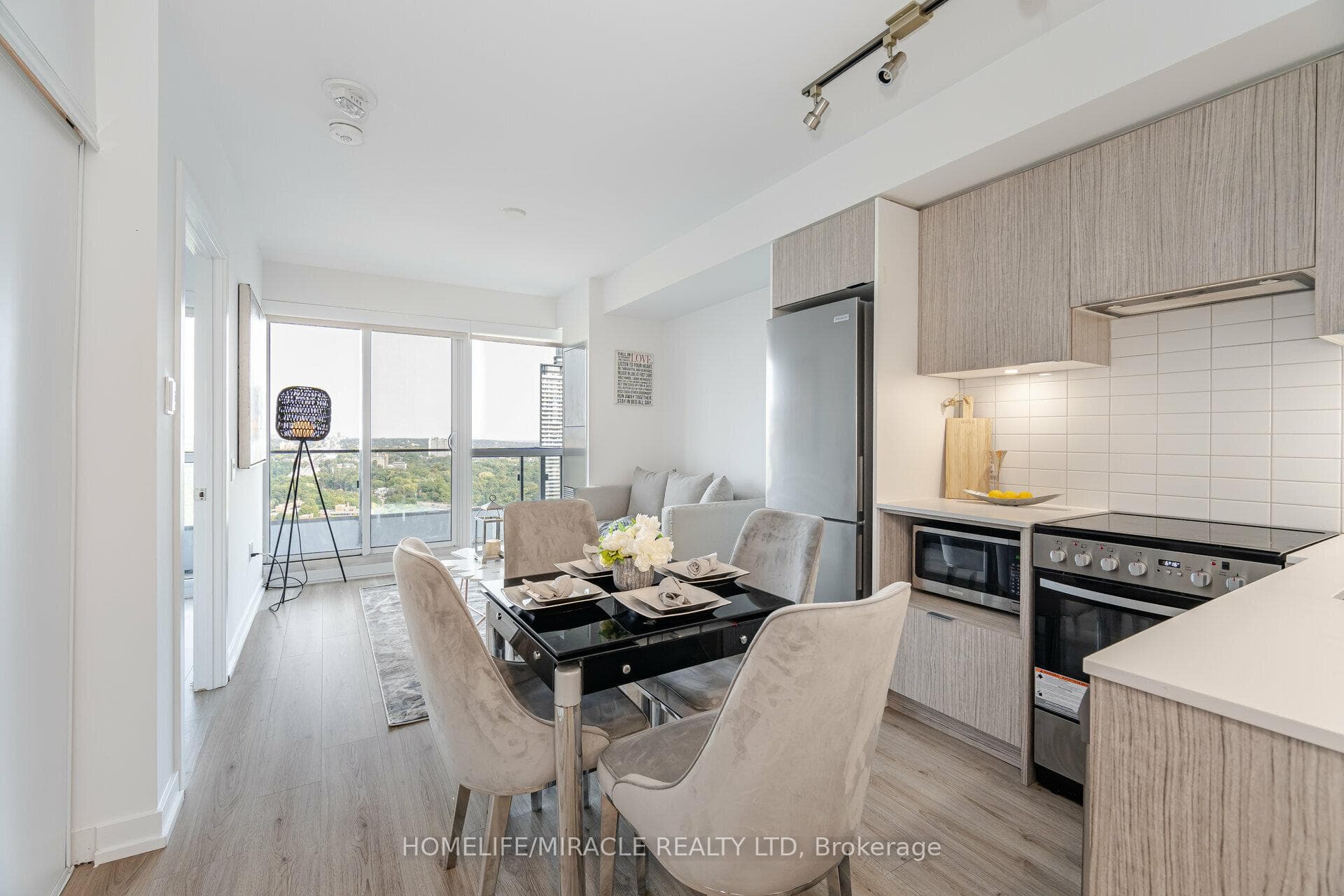 395 Bloor Street Unit 2110 photo 6