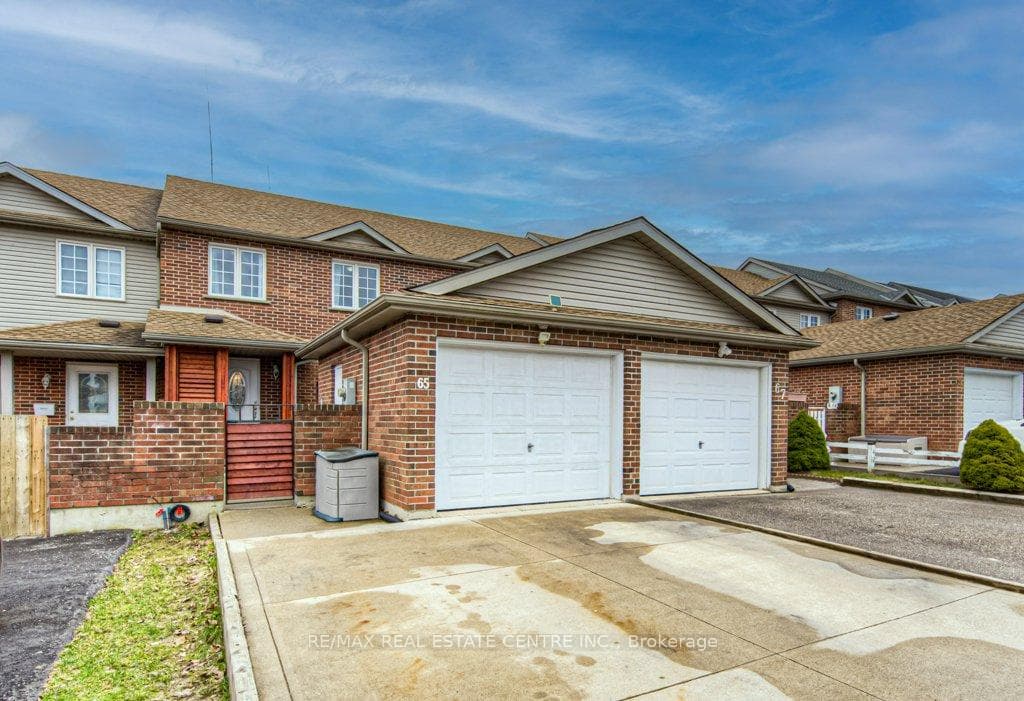 65 Ralgreen Crescent photo 2