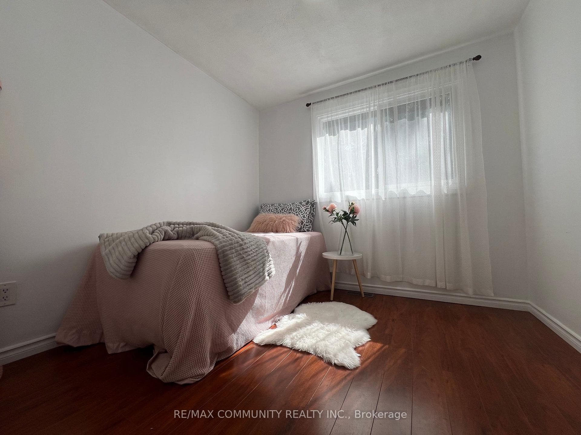 284 Sprucewood Court photo 10