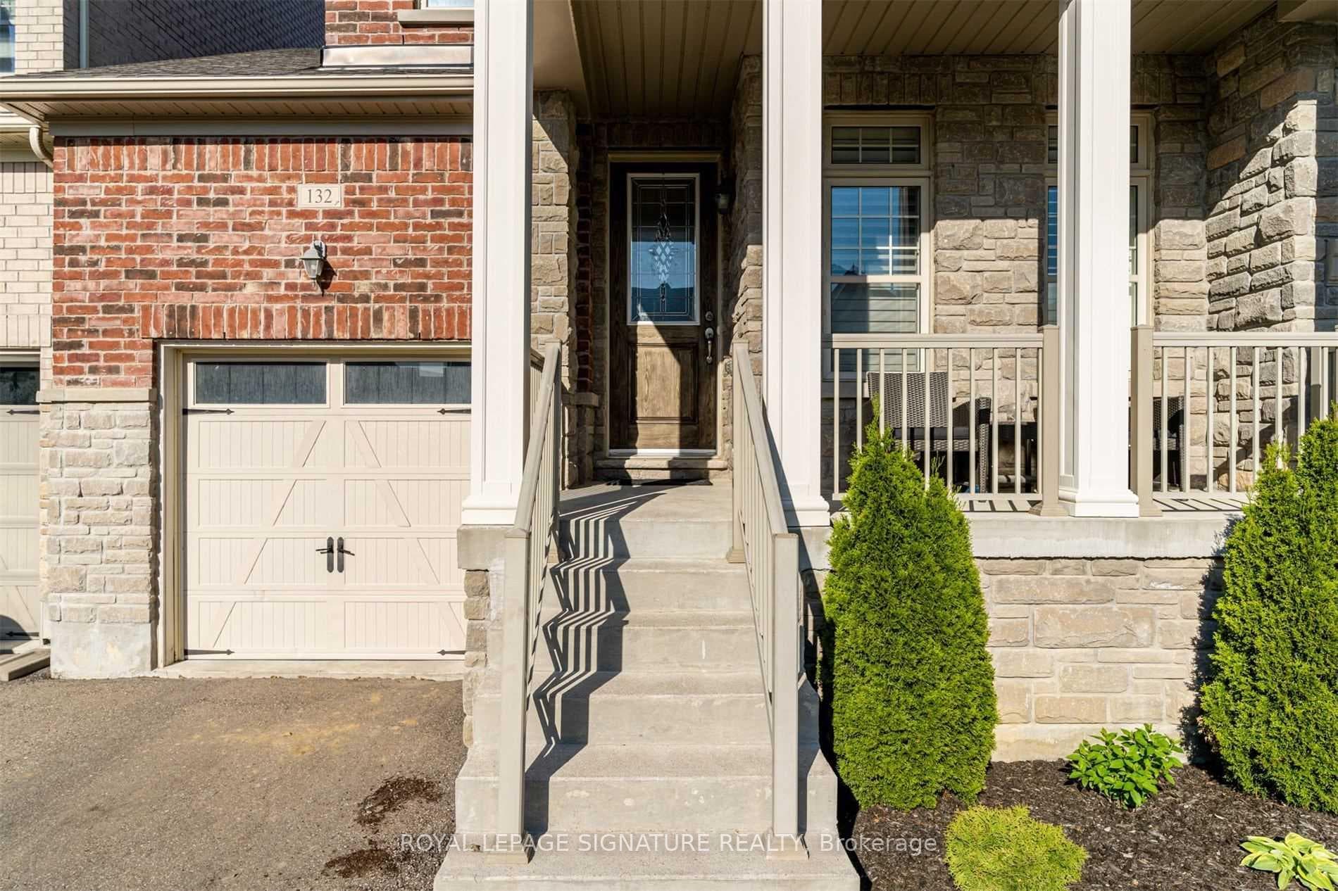 132 Alex Campbell Crescent photo 2