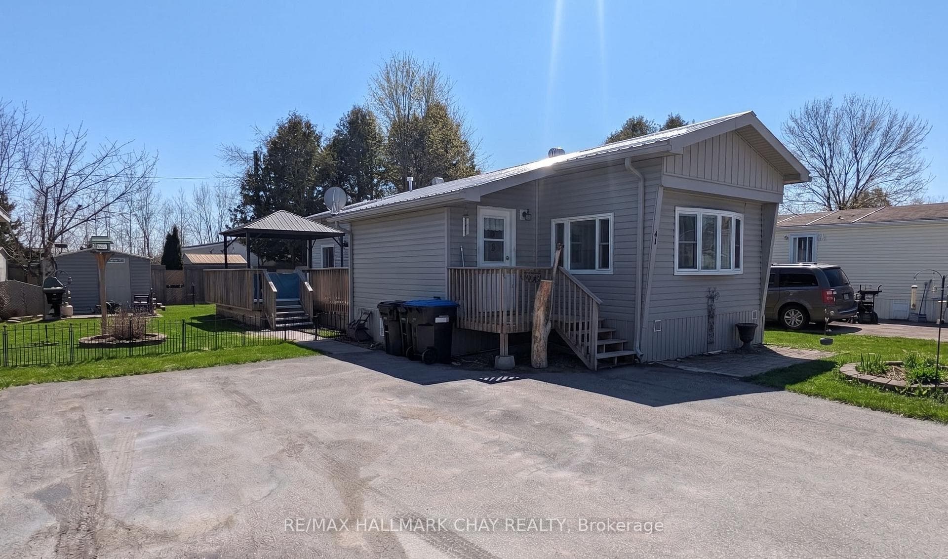 4976 25th Side Road Unit 42 photo 1