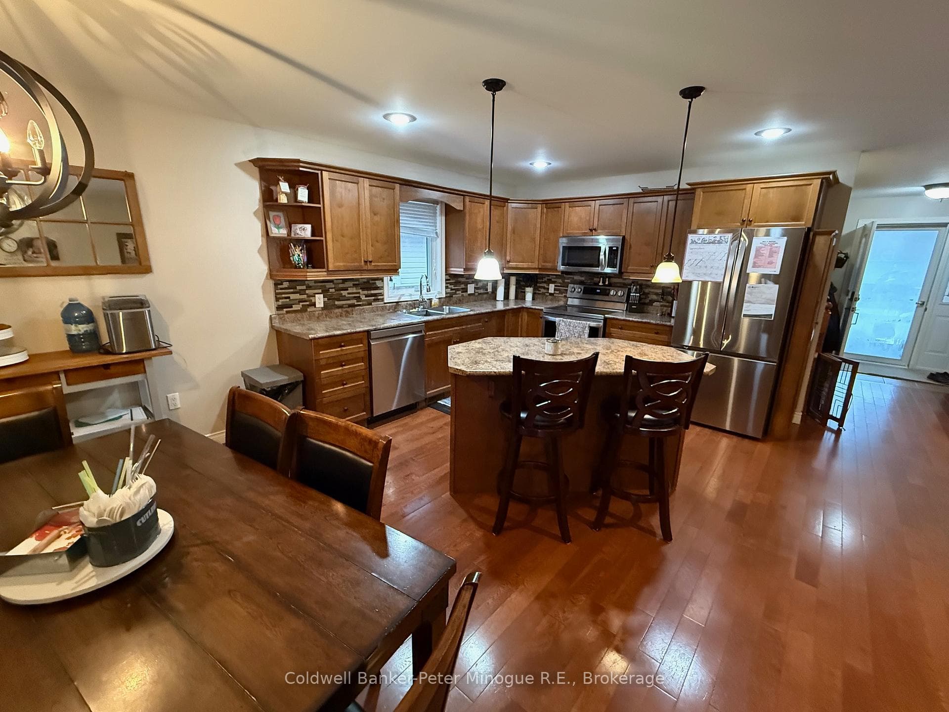 296 Osprey Crescent photo 3