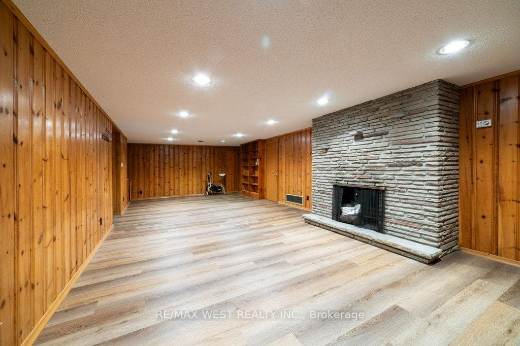 8 Farningham Crescent photo 22