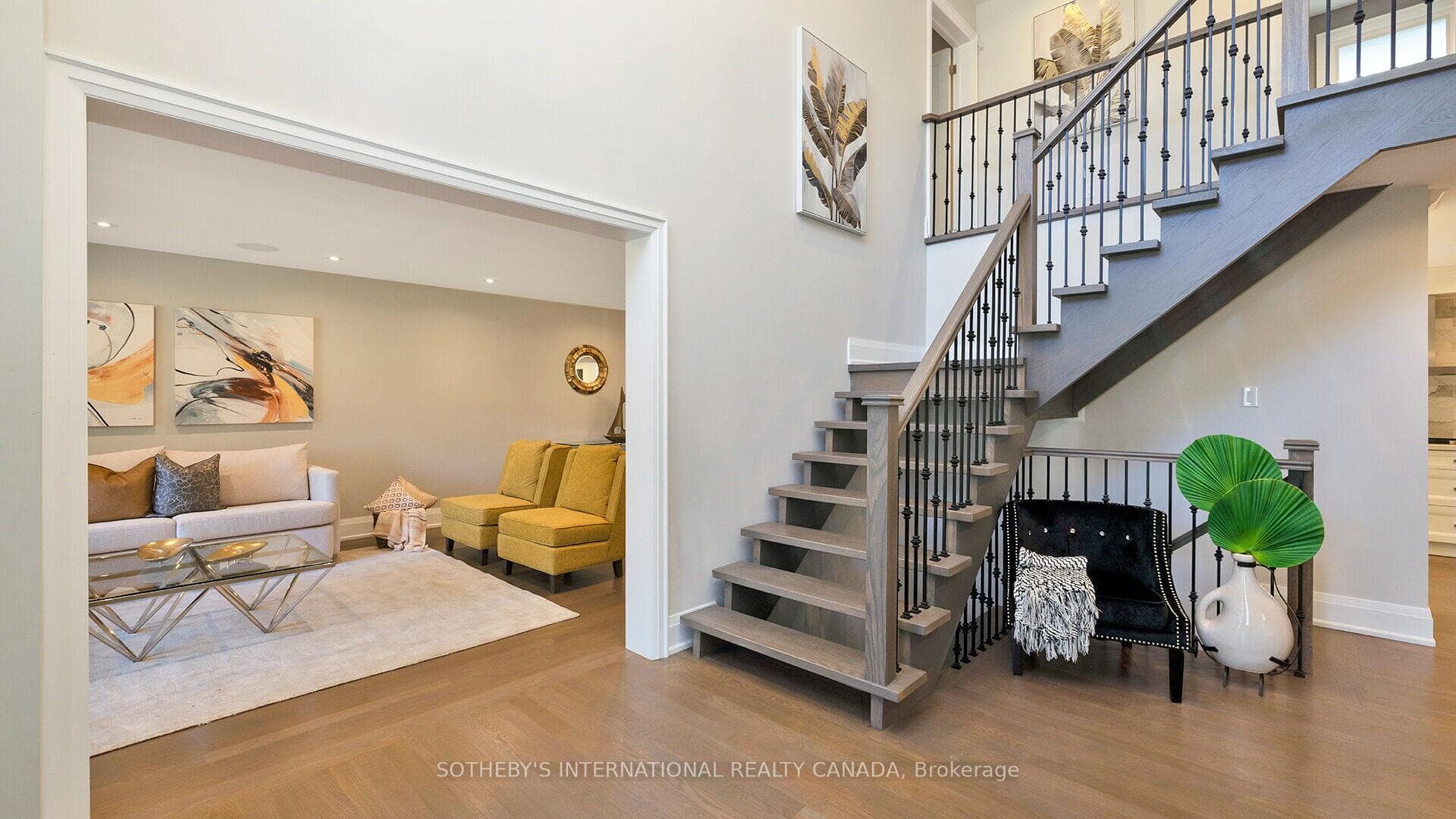 2068 Mississauga Road photo 8