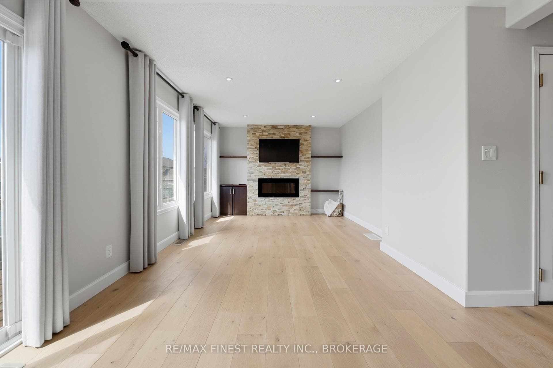 1223 Amanda Court photo 13