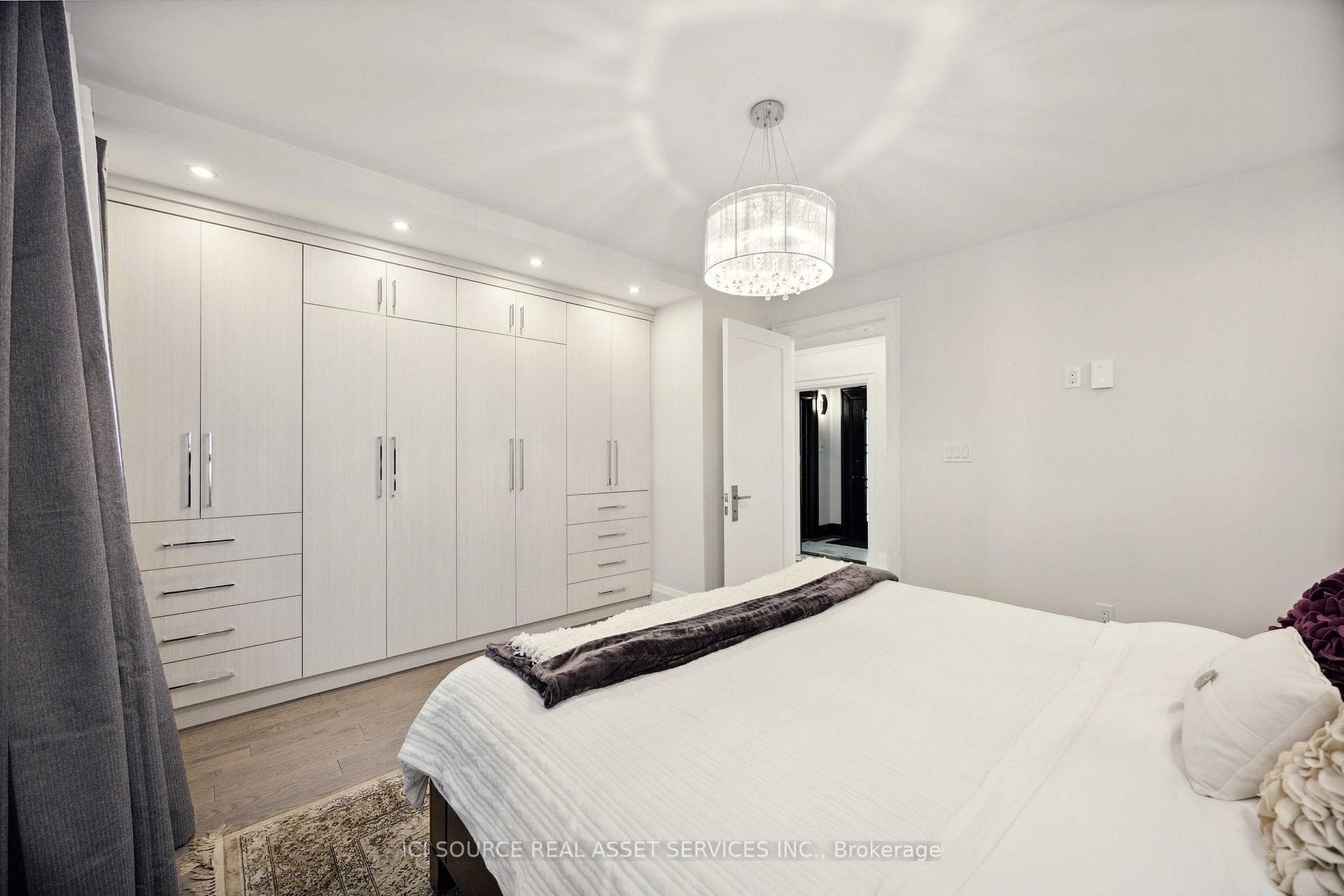27 Glen Elm Avenue photo 17