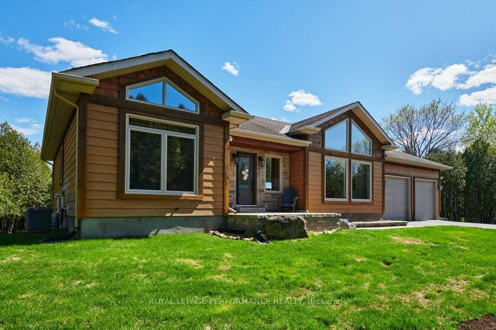 8040 Iveson Drive photo 1