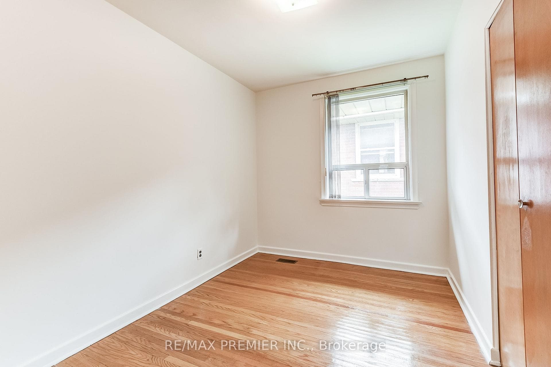 9 Savarin Street photo 36