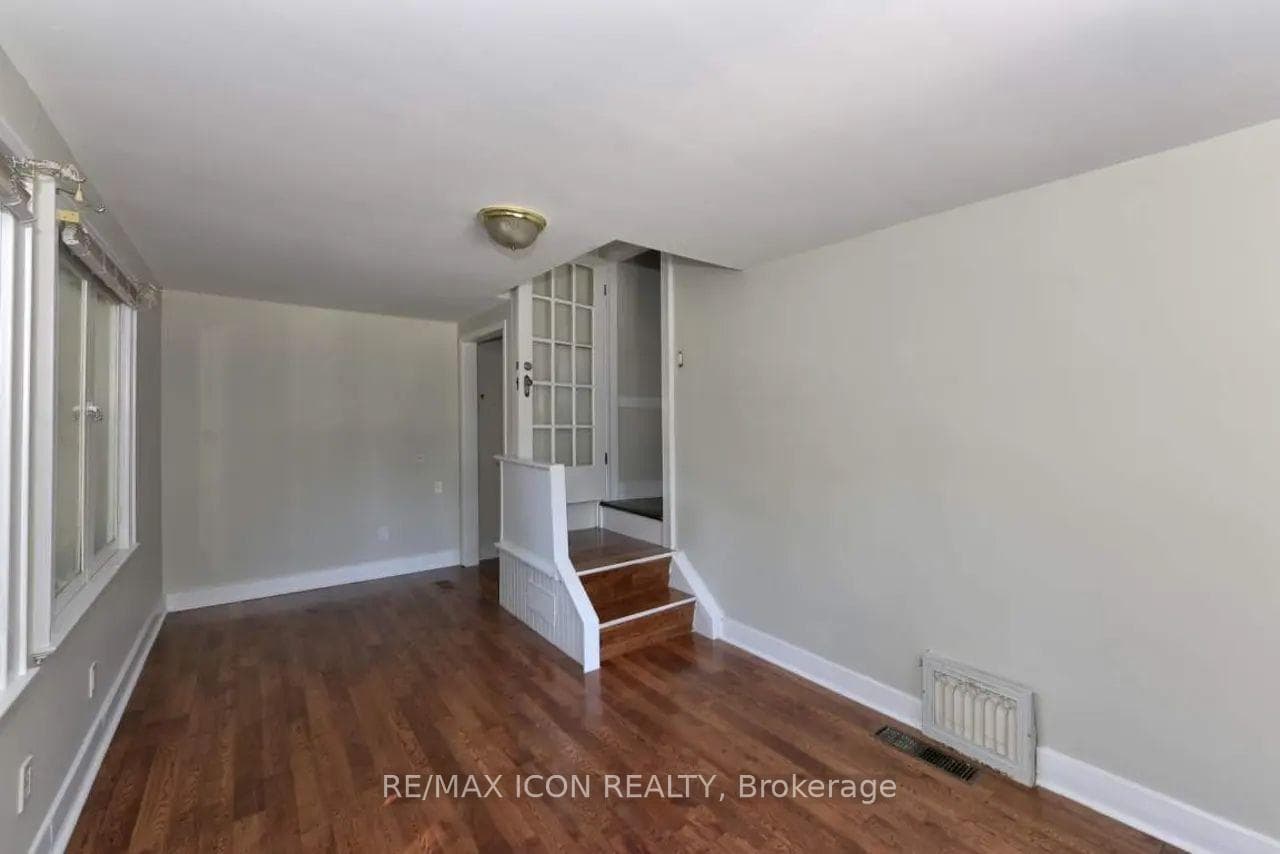 525 Grosvenor Street photo 35