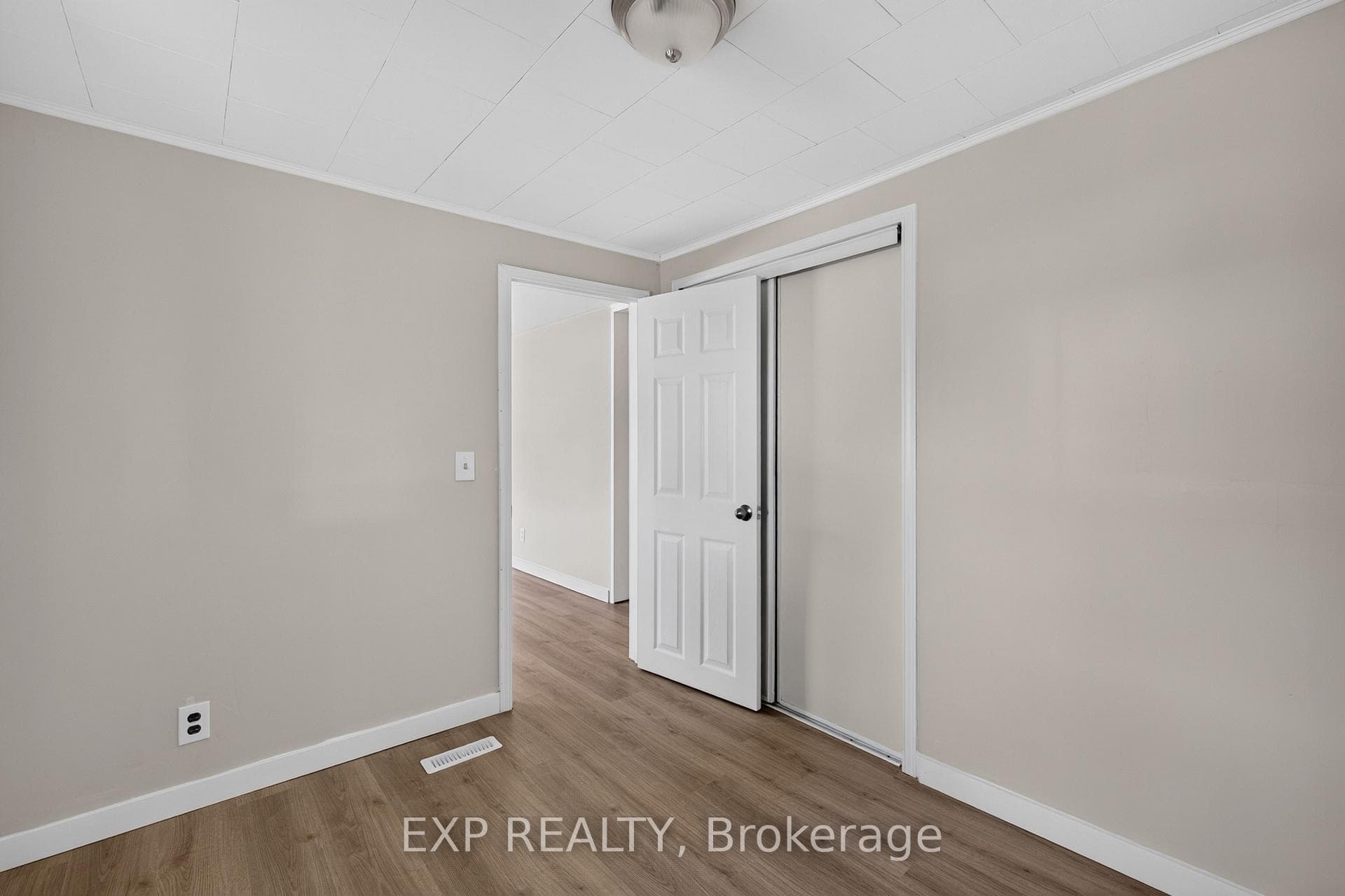 146 Whiting Street photo 10