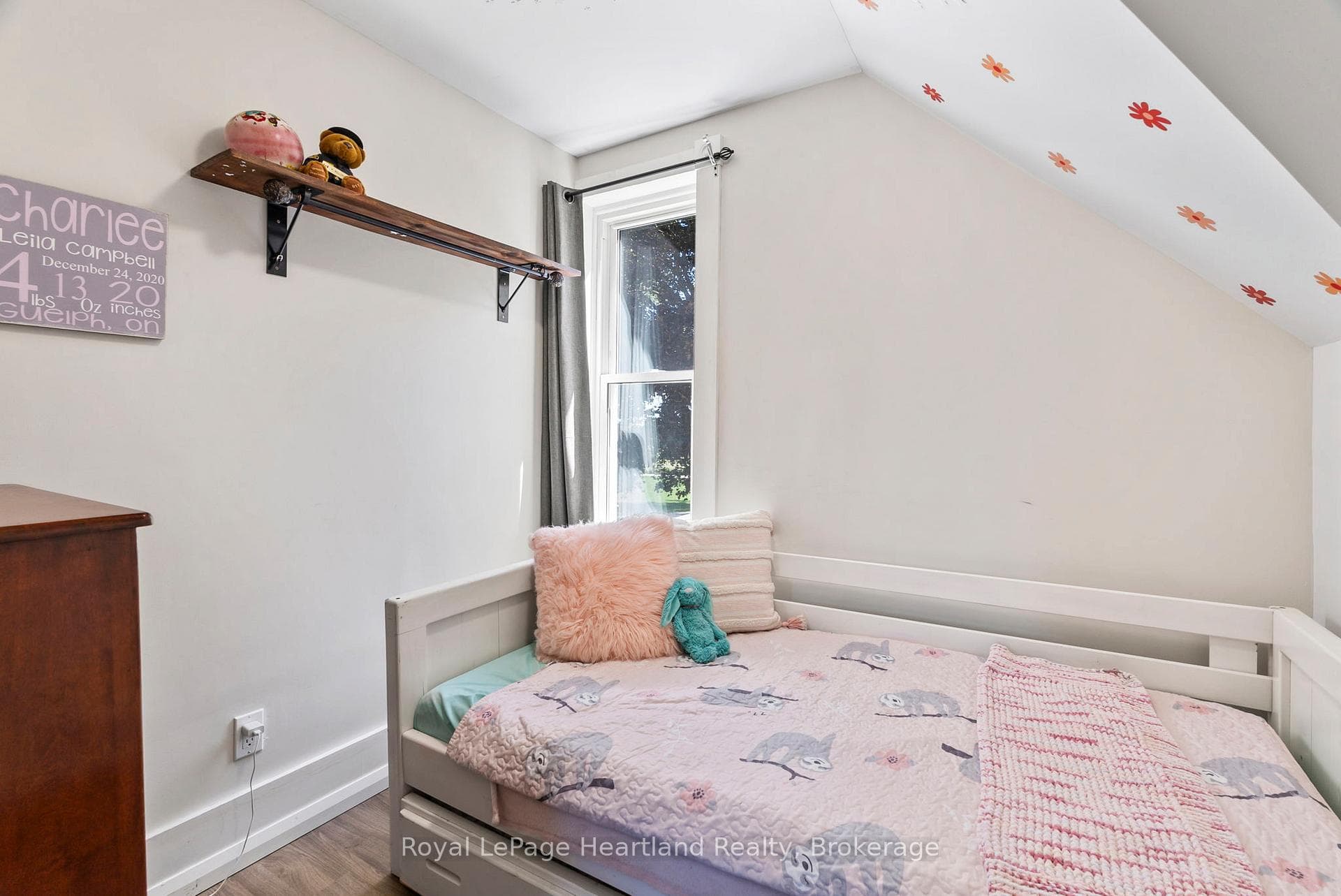 555 RAGLAN Street photo 25