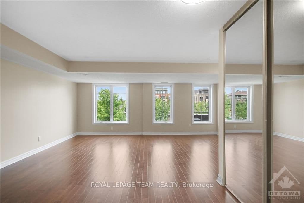 144 LINDENSHADE Drive Unit B photo 10