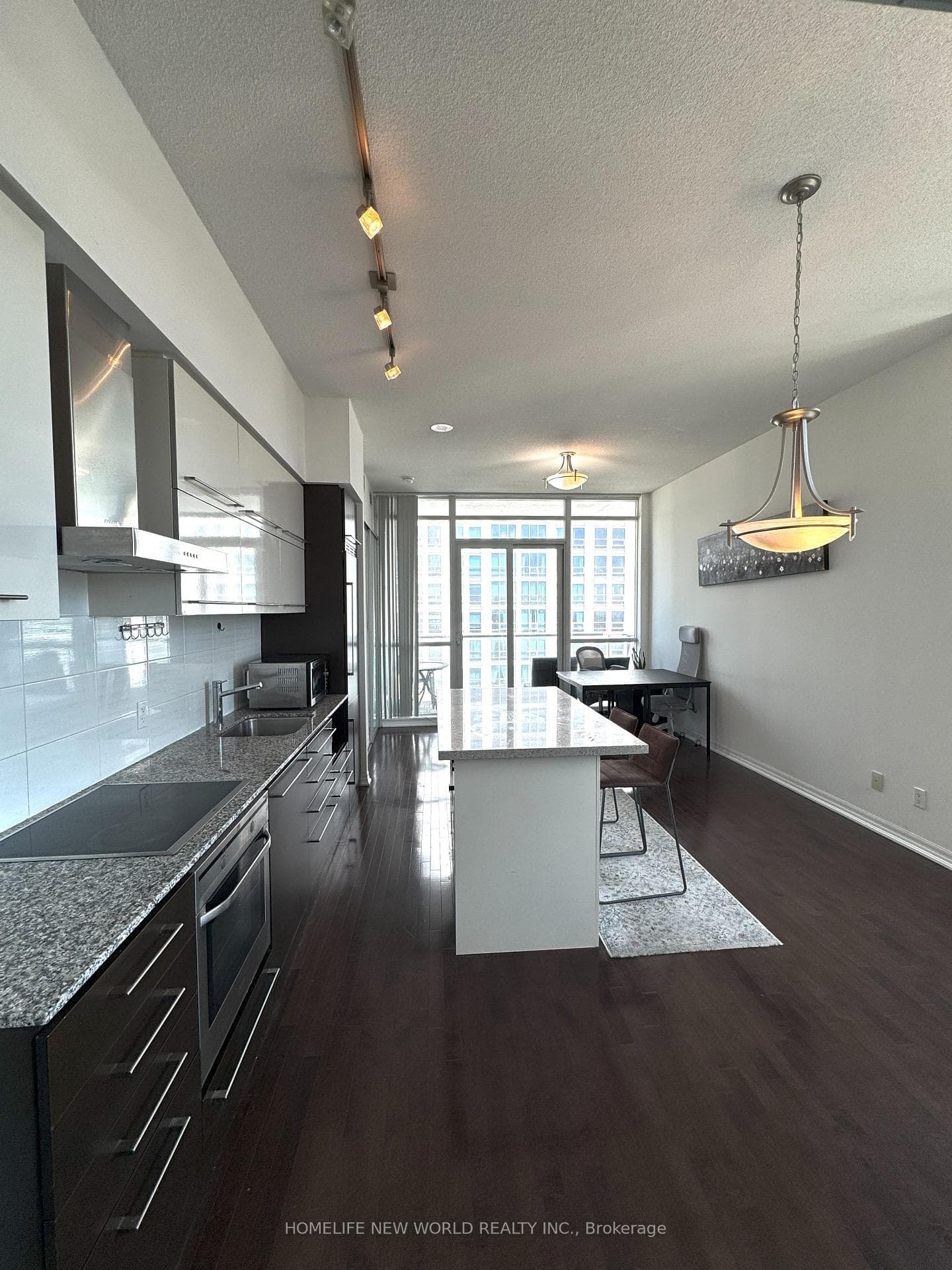 770 Bay Street Unit Ph206 photo 3