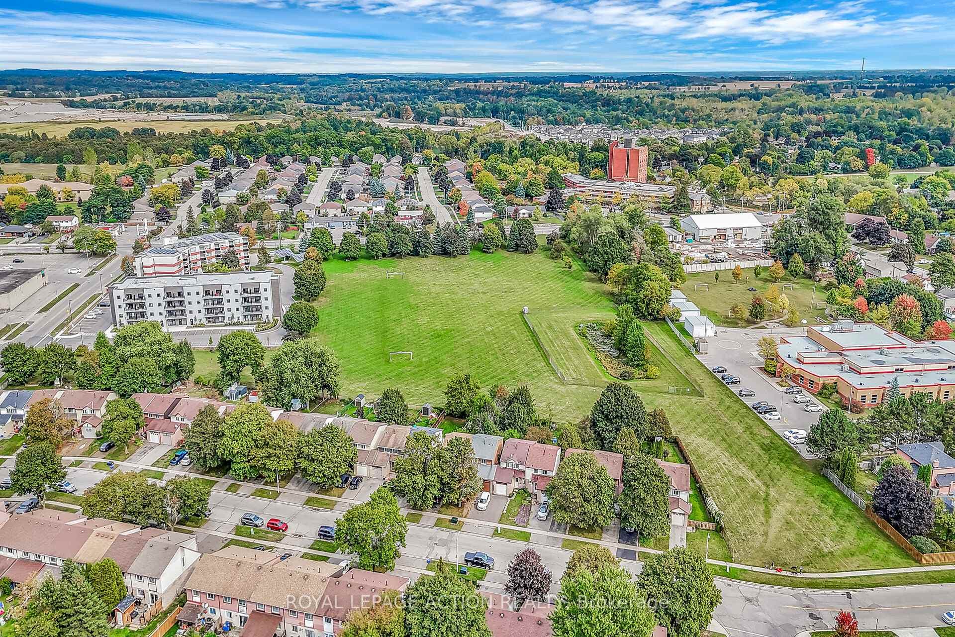 8 Maple Crescent photo 30