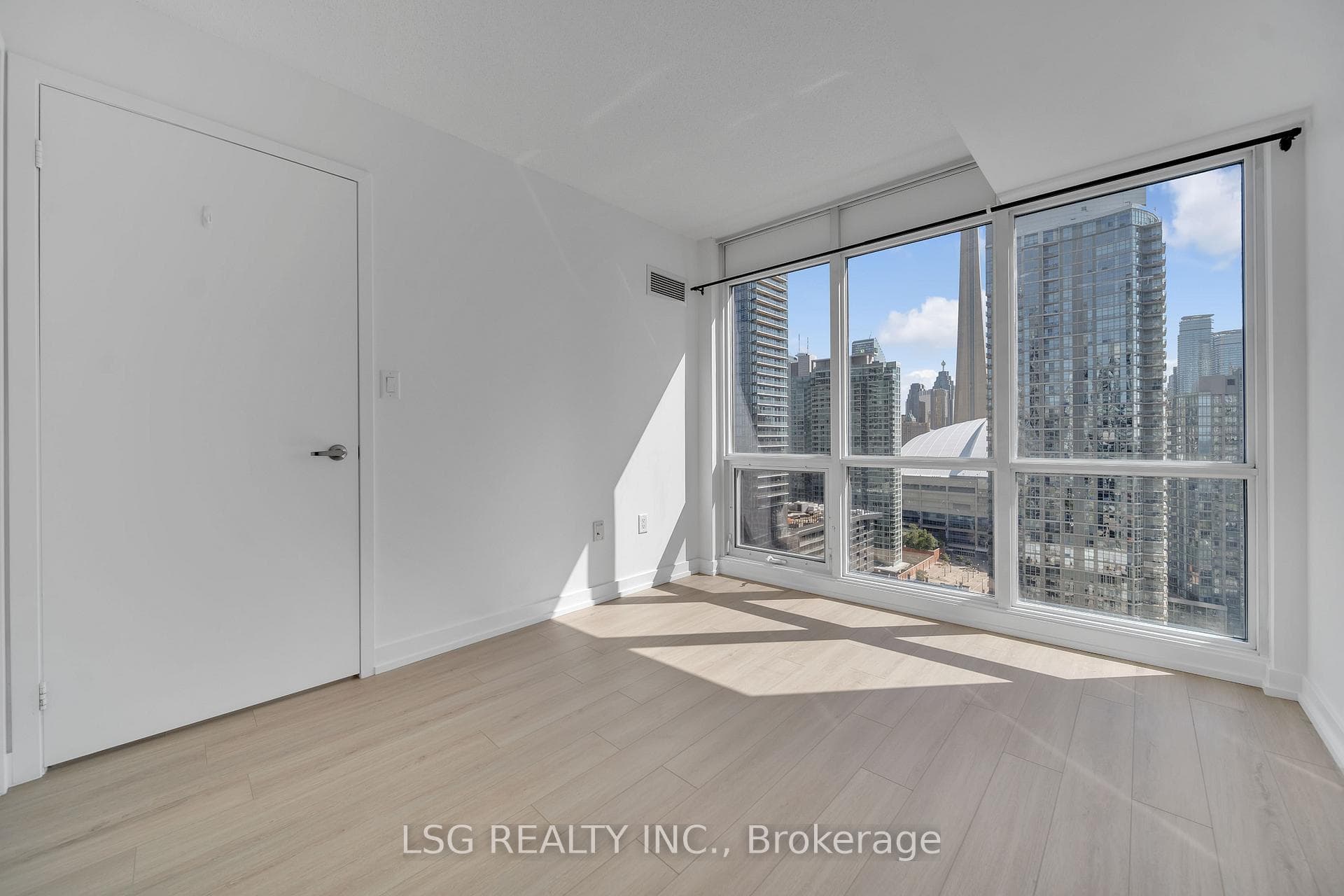 15 Fort York Boulevard Unit 2809 photo 11