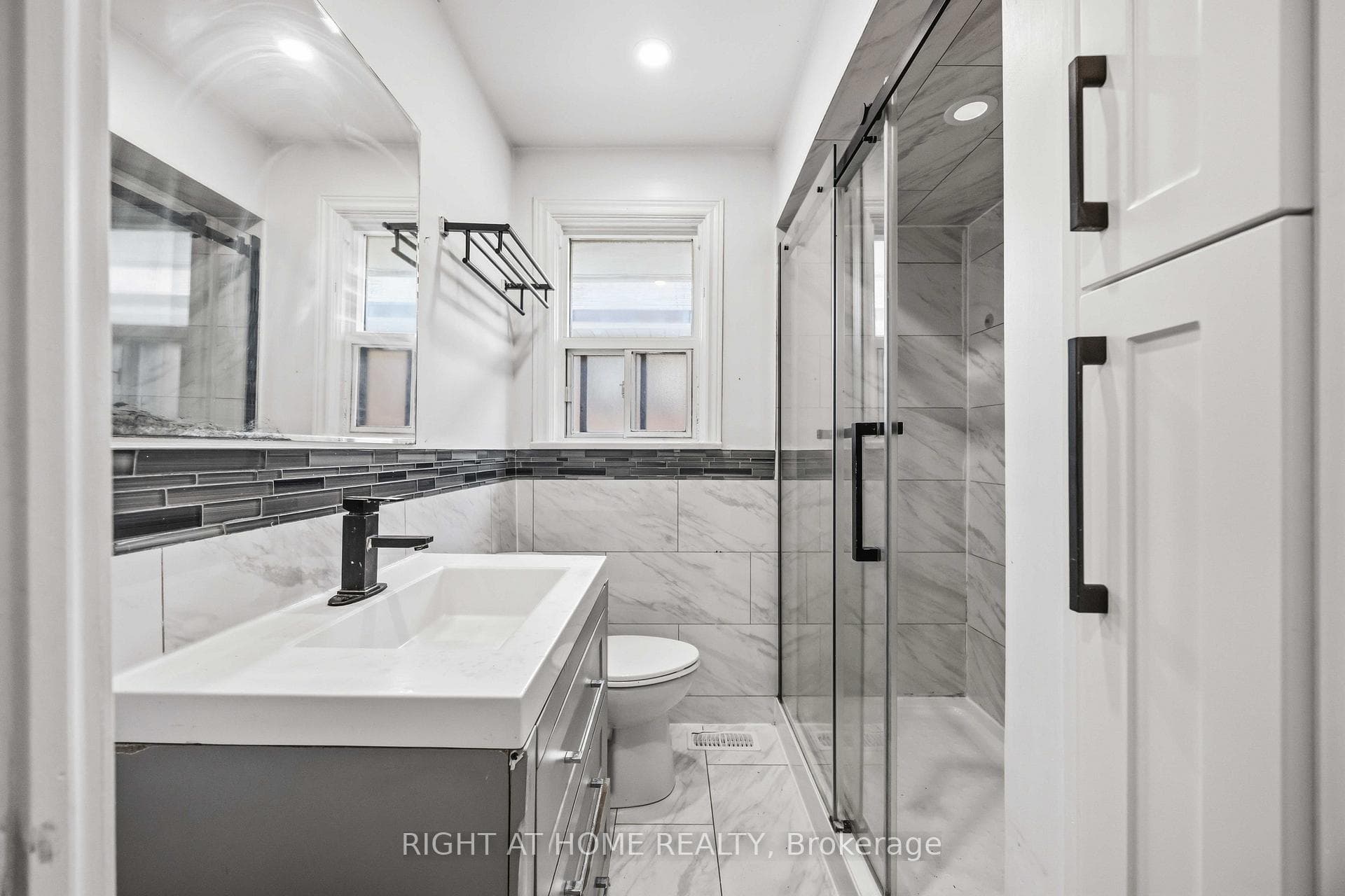 1 Mozart Avenue photo 22