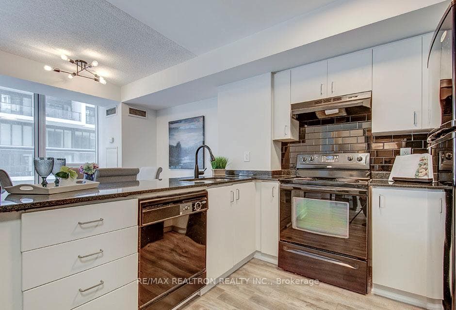 76 Shuter Street Unit 310 photo 11