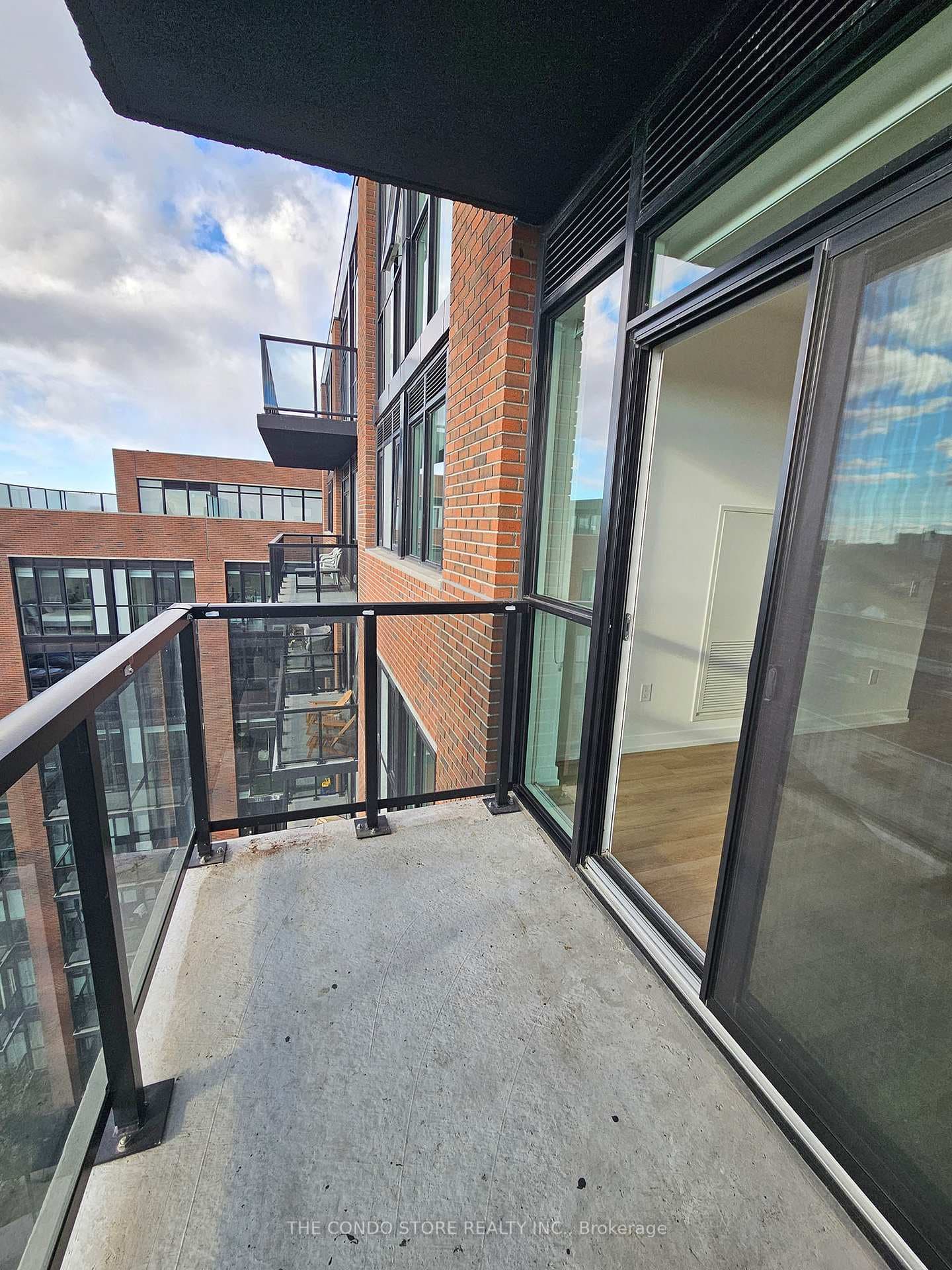 2300 St Clair Avenue Unit 901 photo 18