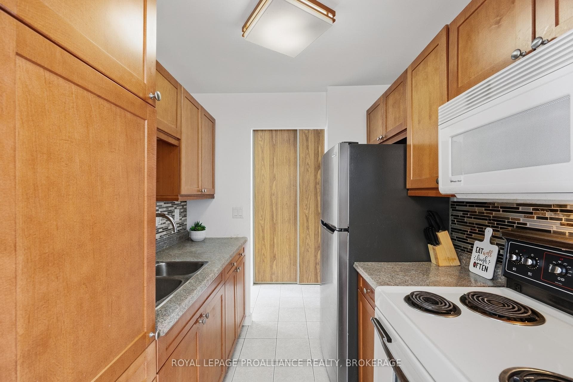 334 Queen Mary Road Unit 207 photo 12