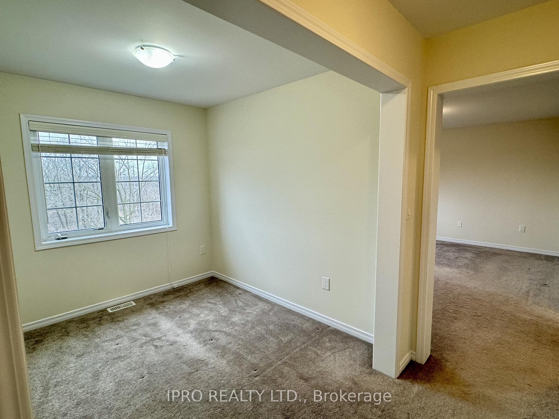 1 Fleming Crescent photo 12