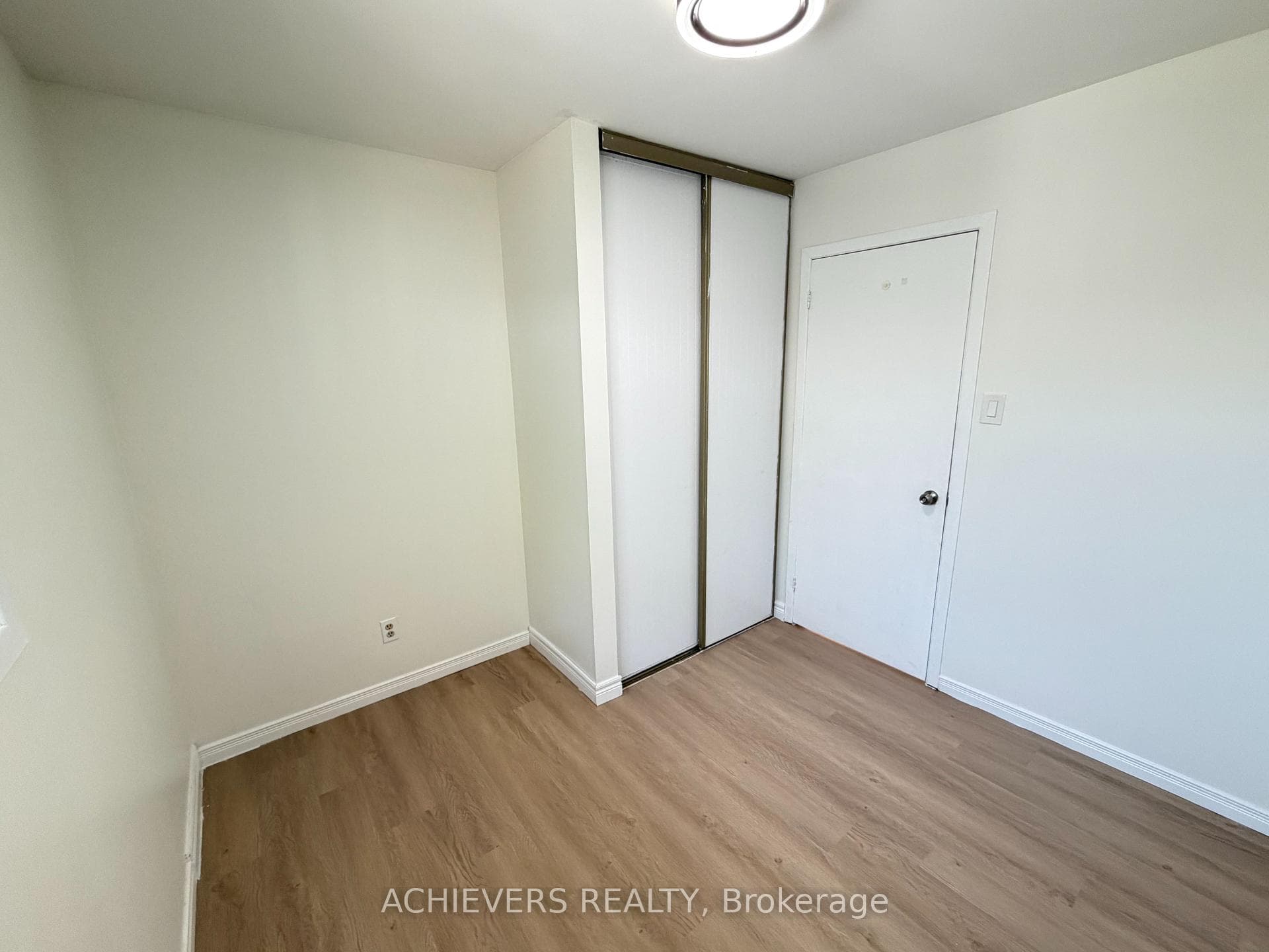 176 Culver Crescent photo 12