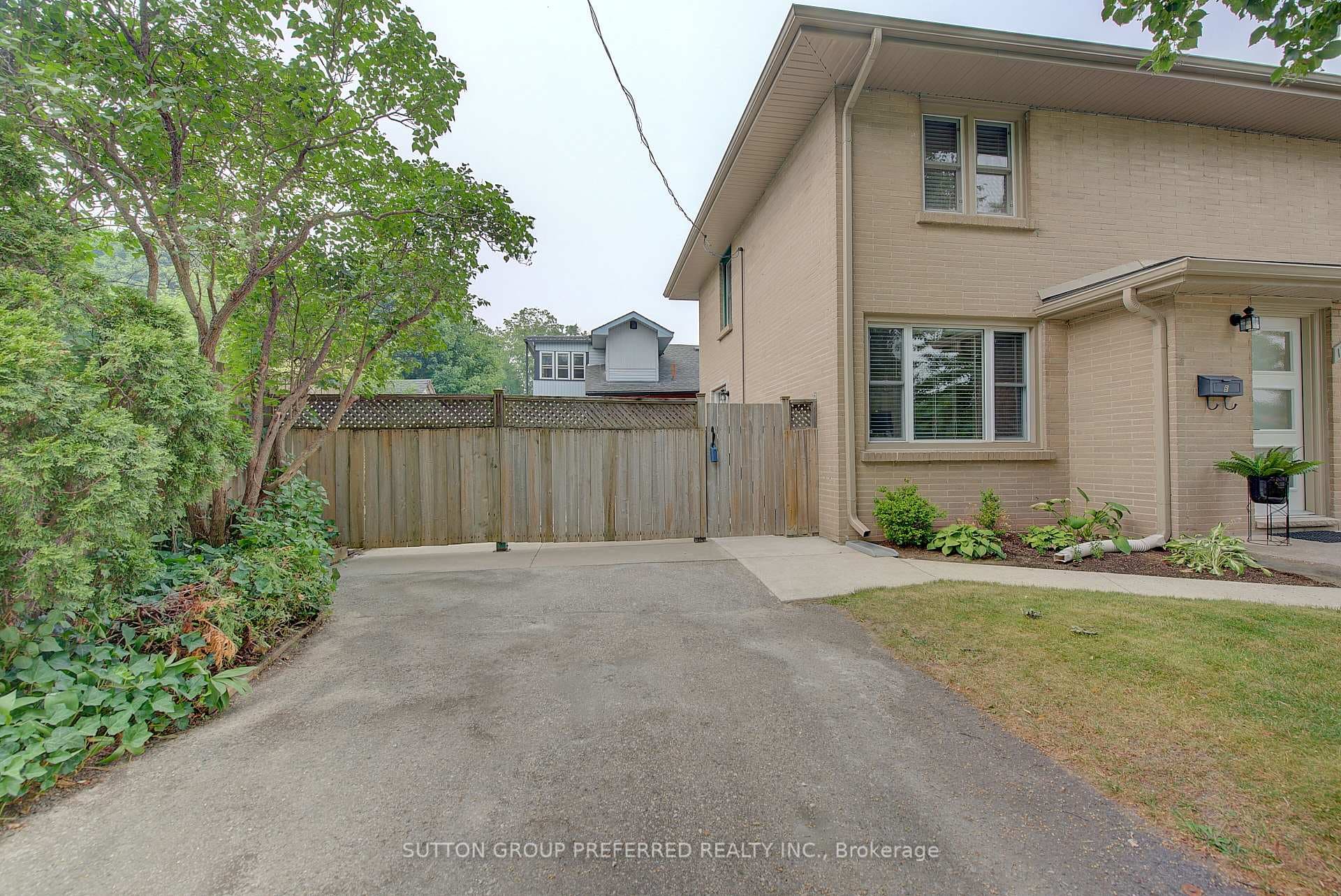 1271 Norman (Unit B) Avenue photo 5