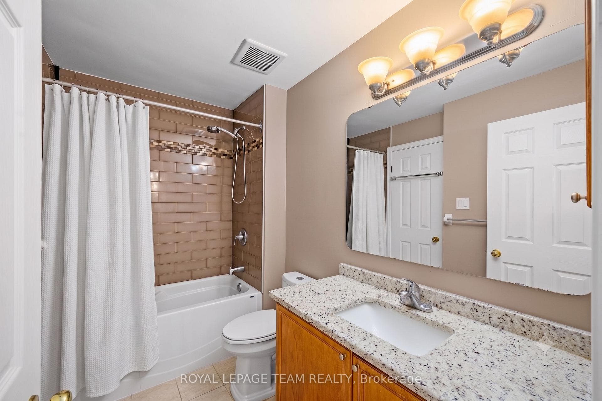 Some photos virtually decluttered/staged.