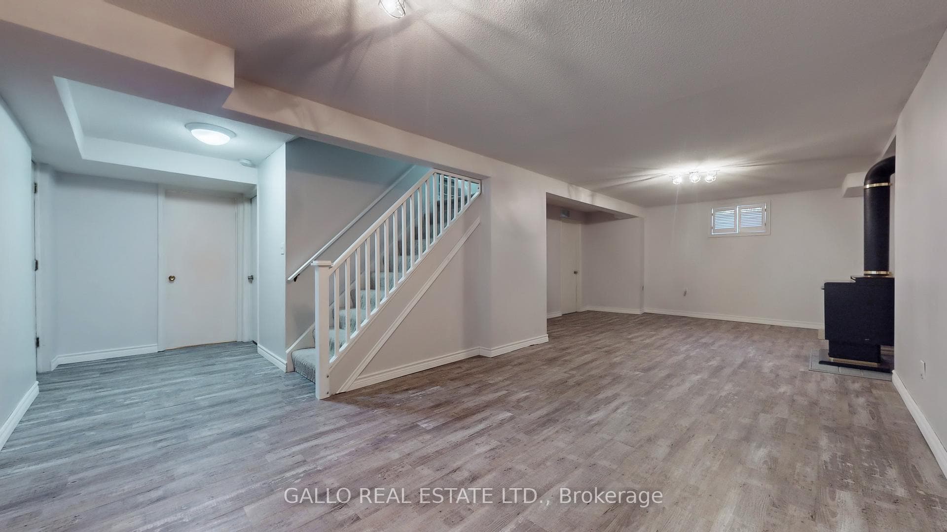 153 Geoffrey Crescent photo 22