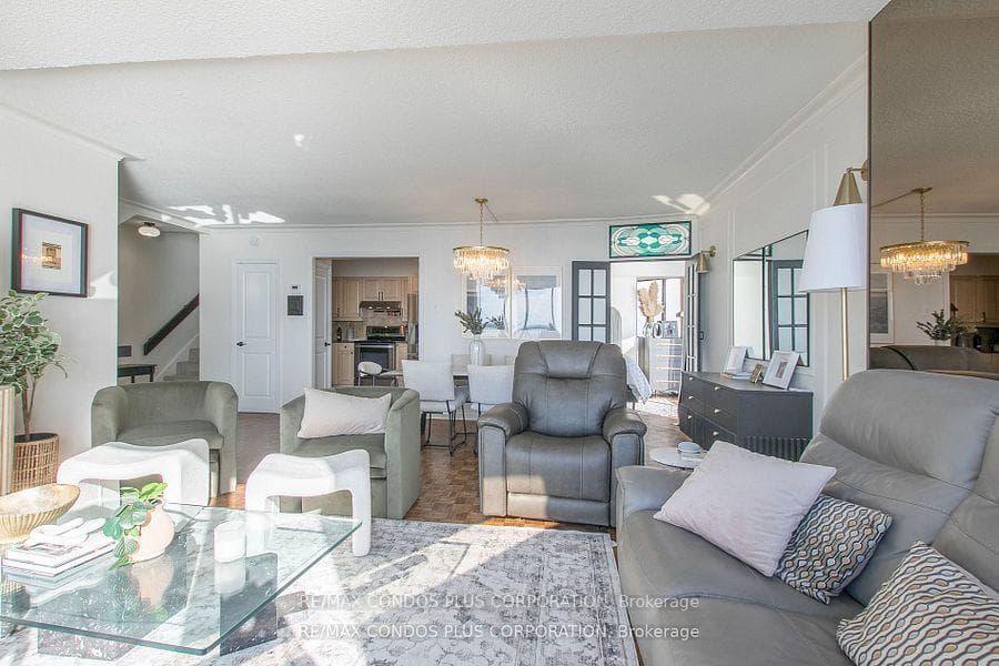 33 HARBOUR Square Unit 1801 photo 7