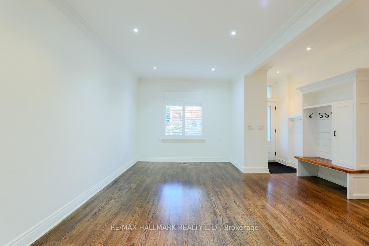 239 Bain Avenue photo 5