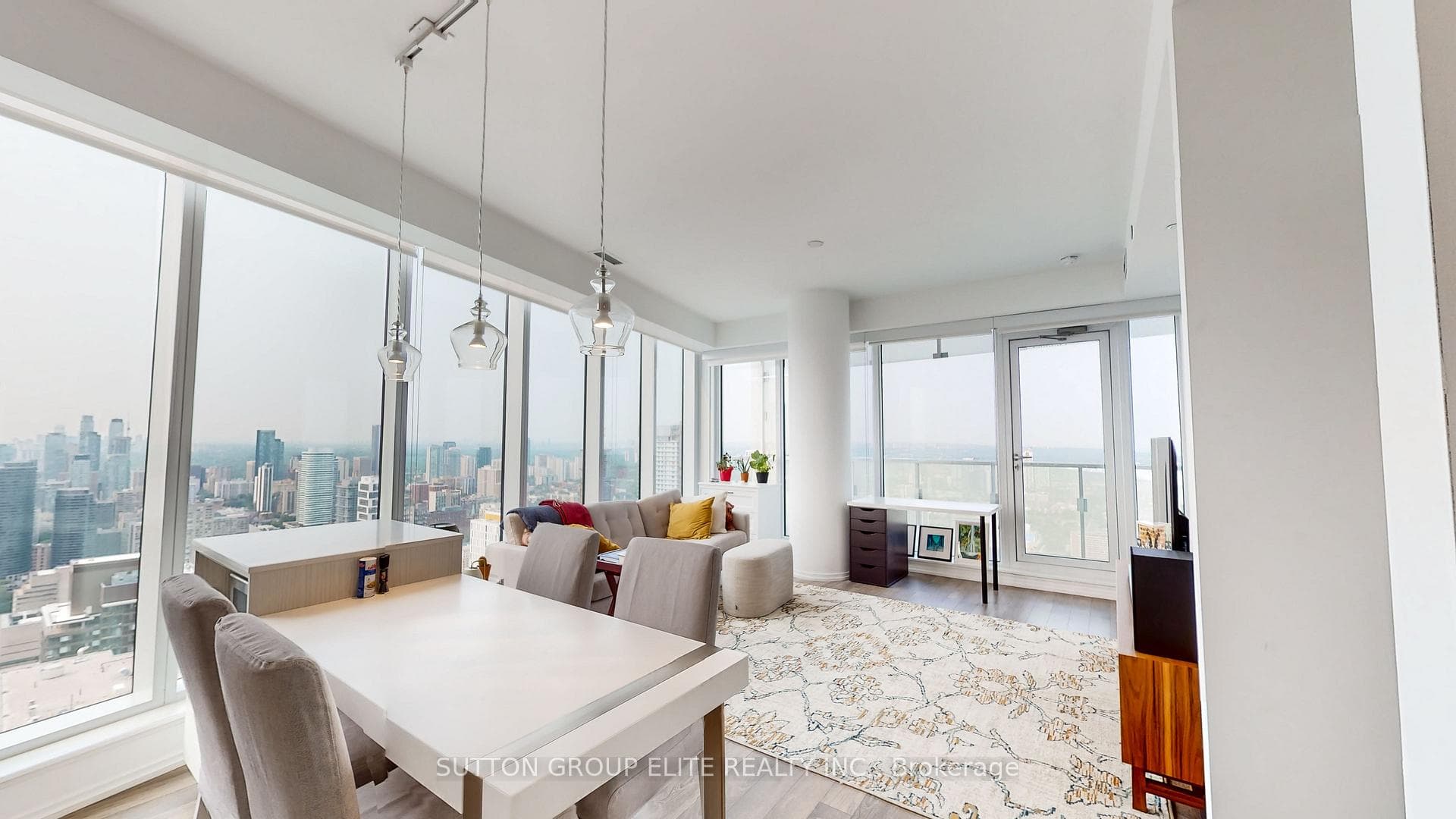 197 YONGE Street Unit 4902 photo 18