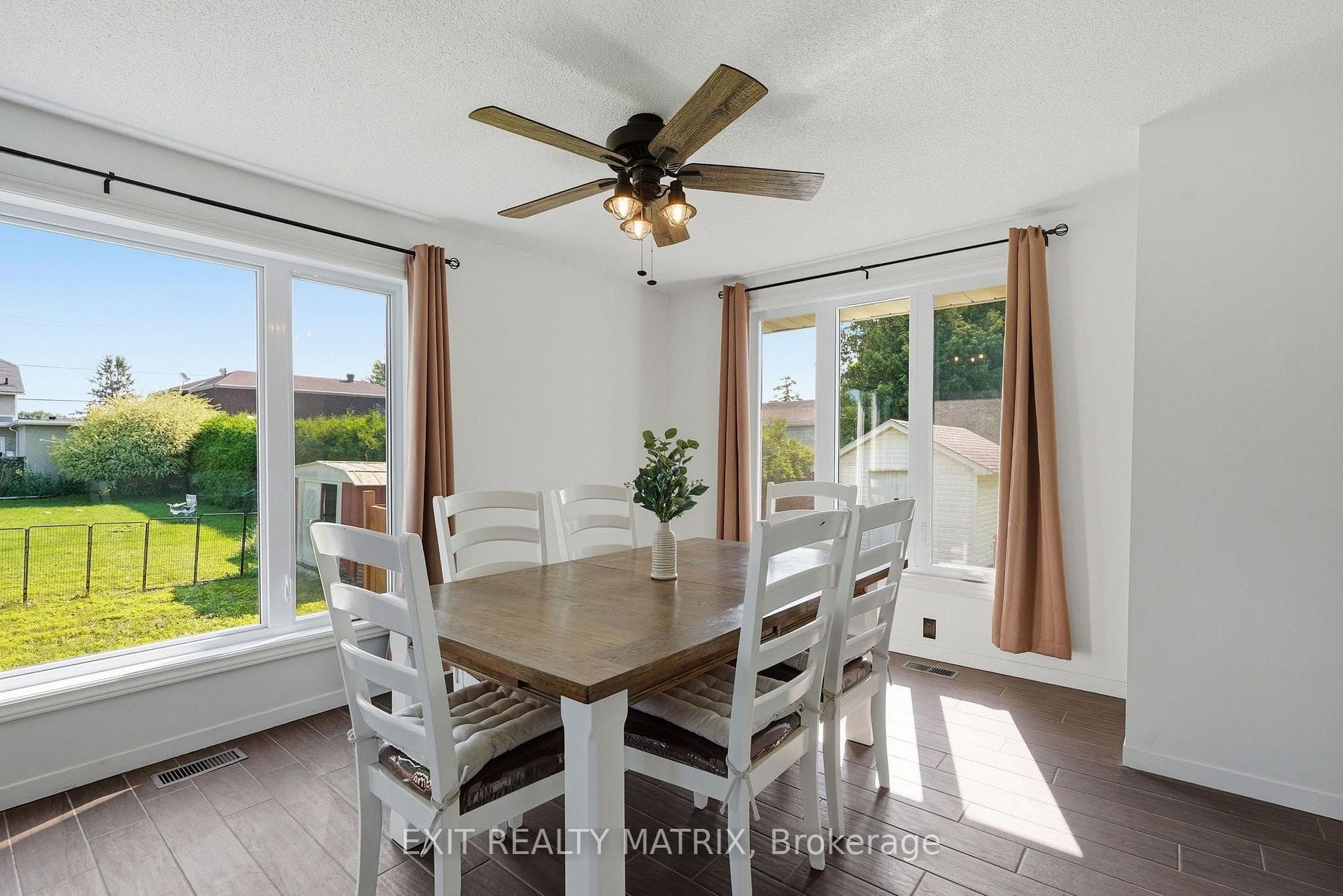 693 Cartier Street photo 7