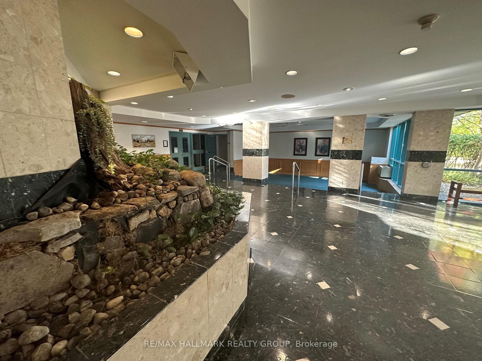 1025 Grenon Avenue Unit 813 photo 14