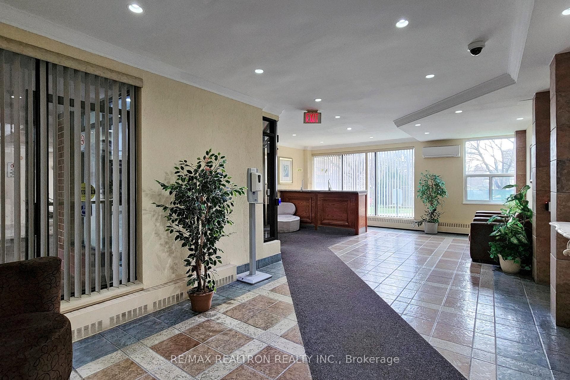 90 Ling Road Unit 707 photo 4