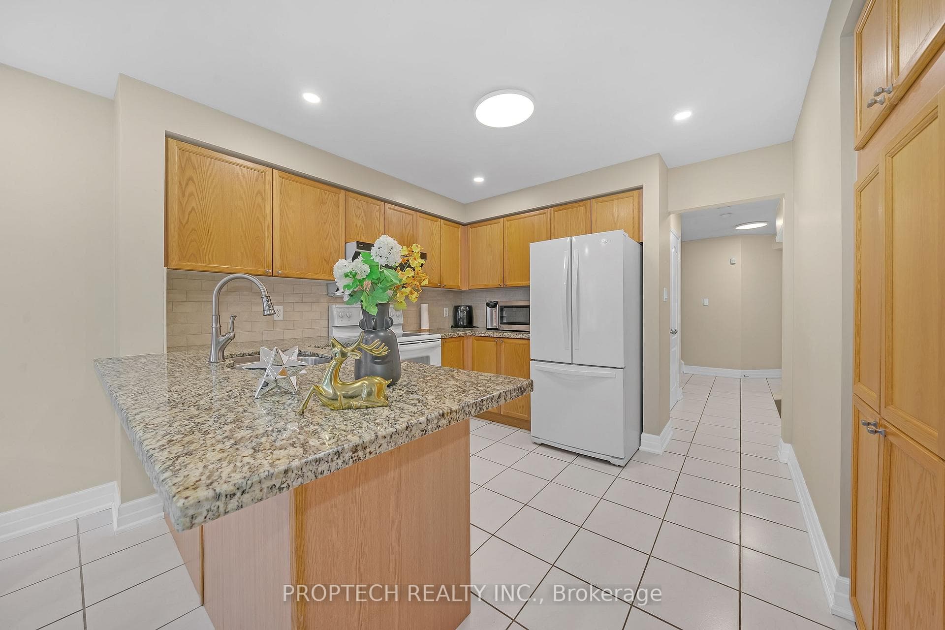 411 Heddle Crescent photo 9