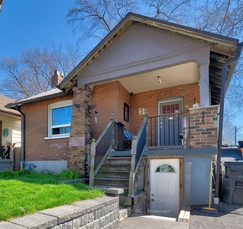 5 Elward Boulevard photo 2