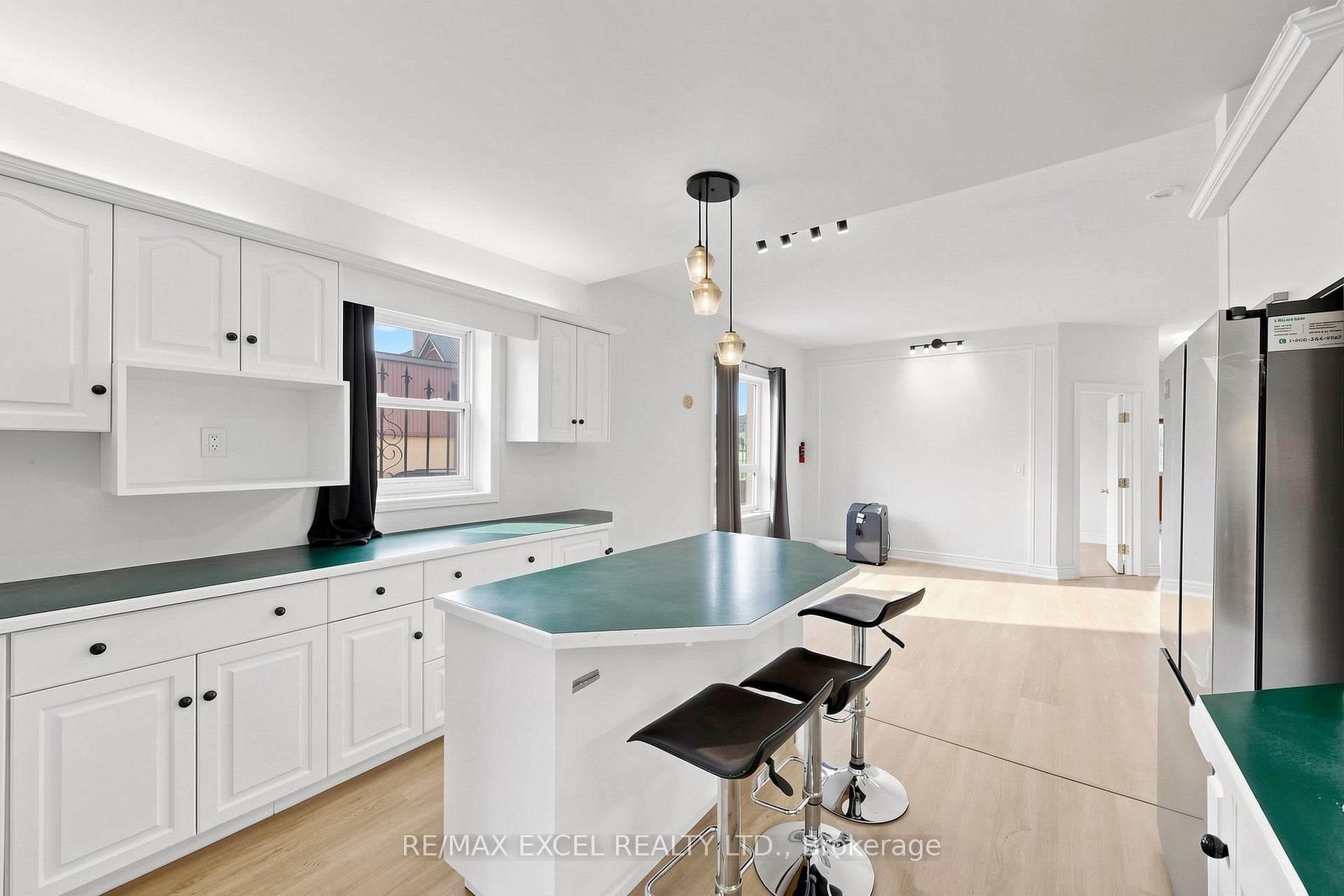 259 Victoria Avenue Unit Main photo 8