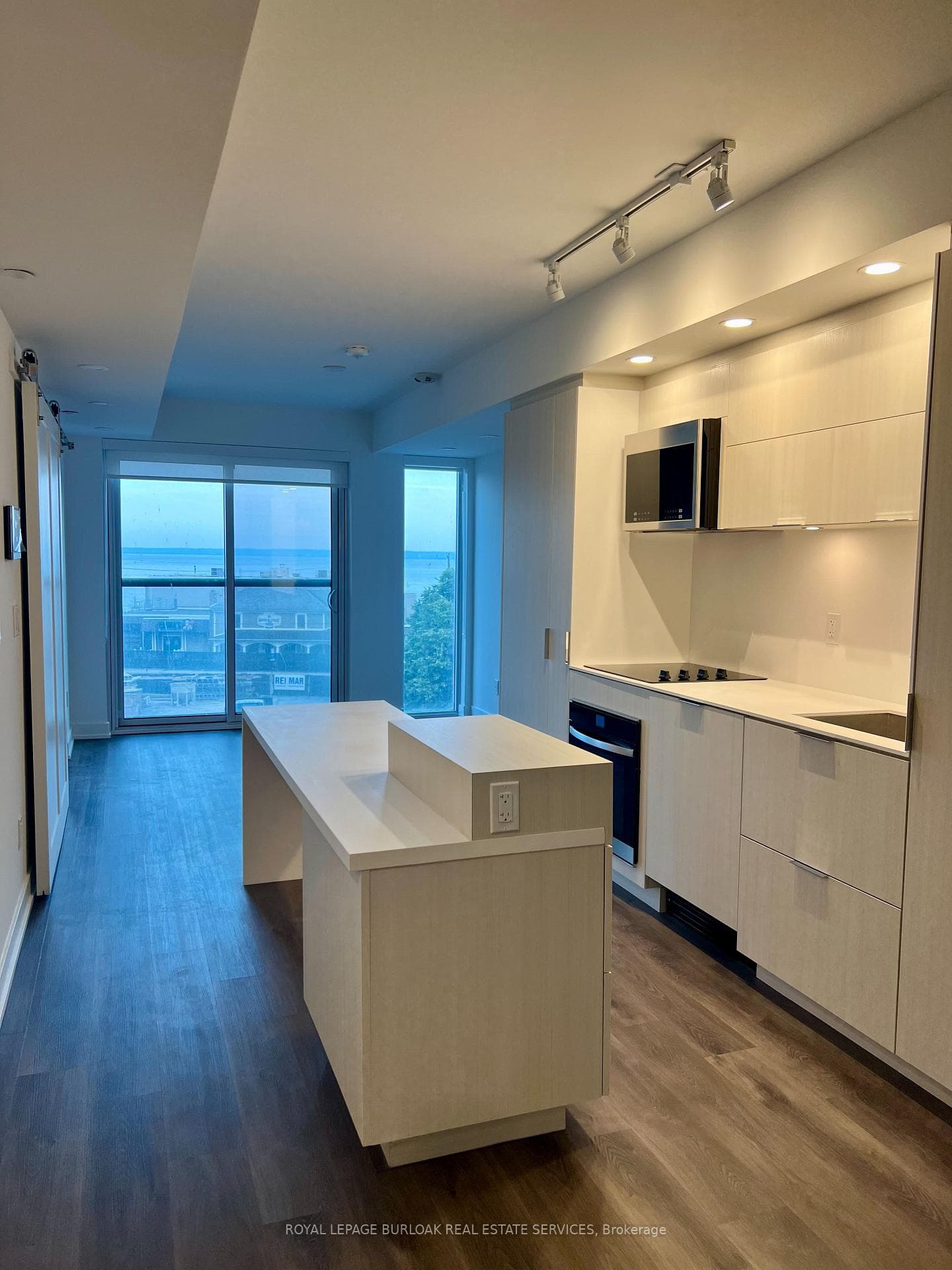 370 Martha Street Unit 308 photo 3
