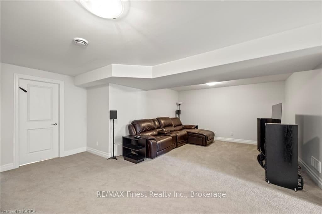 73 ASPEN Drive photo 33